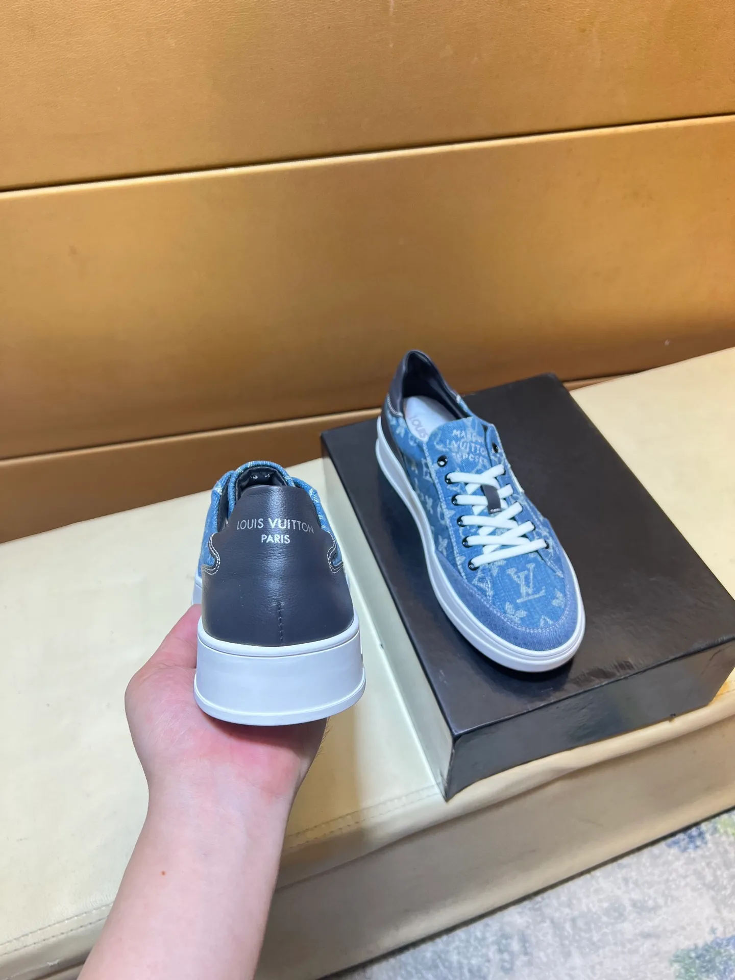 pp420💰👑👑《Louis vuitton/LV Louis Vuitton》original quality.~ Unique modern style sneakers. 🏃A must-have casual shoe for trendy men😍😍 Original brand imported from Italy, imported original leather, sheep lining (refuses to discolor and grind feet) Sole: Original sole provided by the original factory, French lazy style design ⚠️Fit to the feet, original quality, super comfortable original sole. It’s like shooting the real thing 🎬The real thing is better, high-quality sneakers, men’s shoe size: 38-44